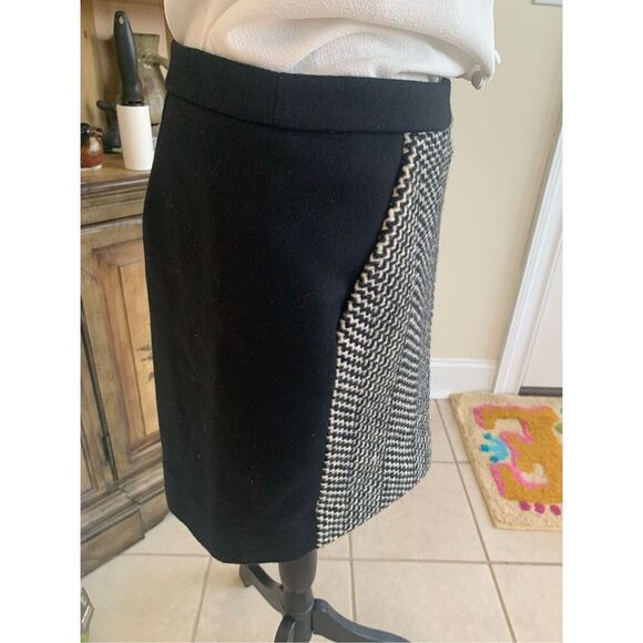 J. Crew Black Ivory Herringbone Zig Zag 100% Wool Mini Skirt - Picture 4 of 8